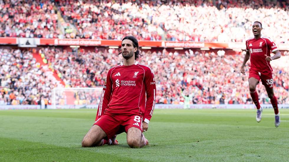 Szoboszlai, que voltou a jogar como lateral direito, marcou o (grande) golo que decidiu vitória do Liverpool frente ao Arsenal