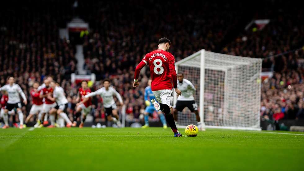 Bruno Fernandes fez desta forma a assistência para o 1-0 de Casemiro, levando cinco jogos seguidos com assistências num total de 11 na Premier League