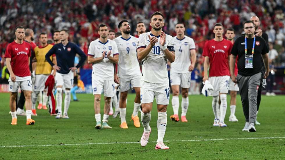 Sérvia começou apenas com Mitrovic, lançou Tadic, Jovic, Vlahovic e Sergej Milinkovic-Savic na segunda parte mas não conseguiu desfazer o nulo