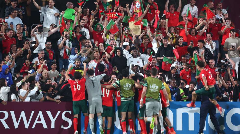 Portugal fez a festa com os muitos adeptos nacionais em Doha após o triunfo no desempate por grandes penalidades frente ao Brasil nas meias-finais do Mundial Sub-17