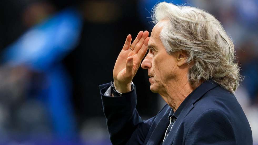 Jorge Jesus viu série de triunfos consecutivos travada pelo Al Ain mas derrota por 4-2 ainda permite sonhar com a recuperação na segunda mão das meias da Champions asiática