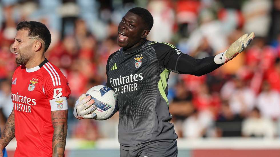 Samuel Soares terminou o jogo com cinco defesas, evitando por várias ocasiões que a reação do Alverca trouxesse mais problemas ao Benfica