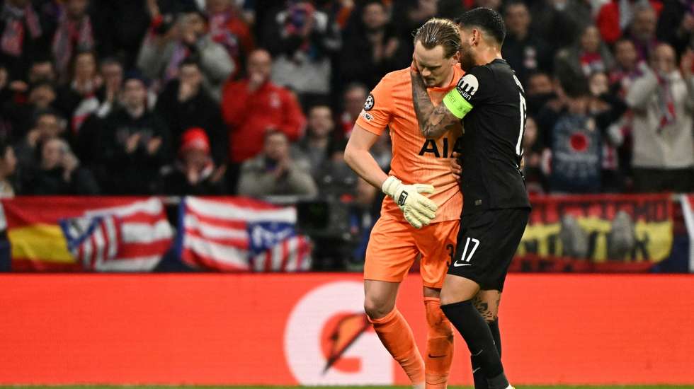 Capitão Romero regressou à competição após castigo e consolou Antonín Kinsky... após ter ido ao banco falar com Igor Tudor antes da substituição