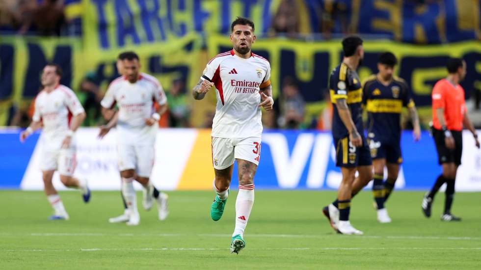 Otamendi sofreu a grande penalidade do 2-1, marcou o 2-2 e foi o melhor do Benfica no encontro frente ao Boca Juniors, grande rival do clube de coração (River Plate)