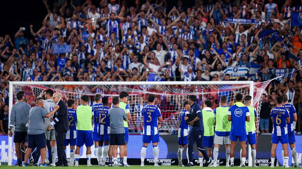FC Porto regressou aos triunfos em Barcelos frente ao Gil Vicente e terminou em ambiente de comunhão com os (muitos) adeptos presentes