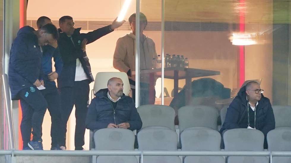 Sérgio Conceição cumpriu castigo em Braga e acompanhou encontro da bancada, com Vítor Bruno a ocupar a posição de técnico principal no banco