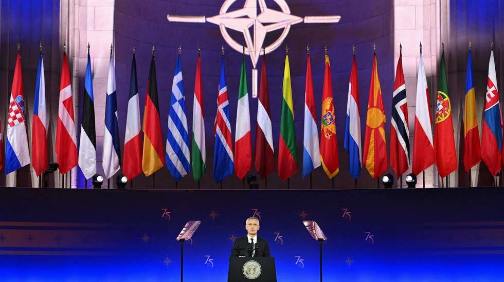 "Não há como fornecer uma defesa forte sem uma indústria de defesa forte", disse Stoltenberg