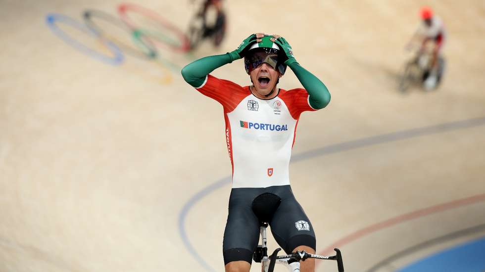 Iúri Leitão nem queria acreditar quando ganhou o último sprint com pontuação a dobrar: depois da prata no omnium, ganhara com Rui Oliveira o ouro no madison