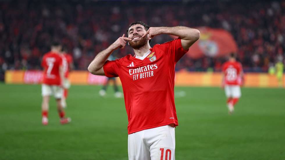 Kökçü fez o terceiro e decisivo golo do Benfica frente ao Mónaco num empate que chegou para os encarnados chegarem aos oitavos da Champions
