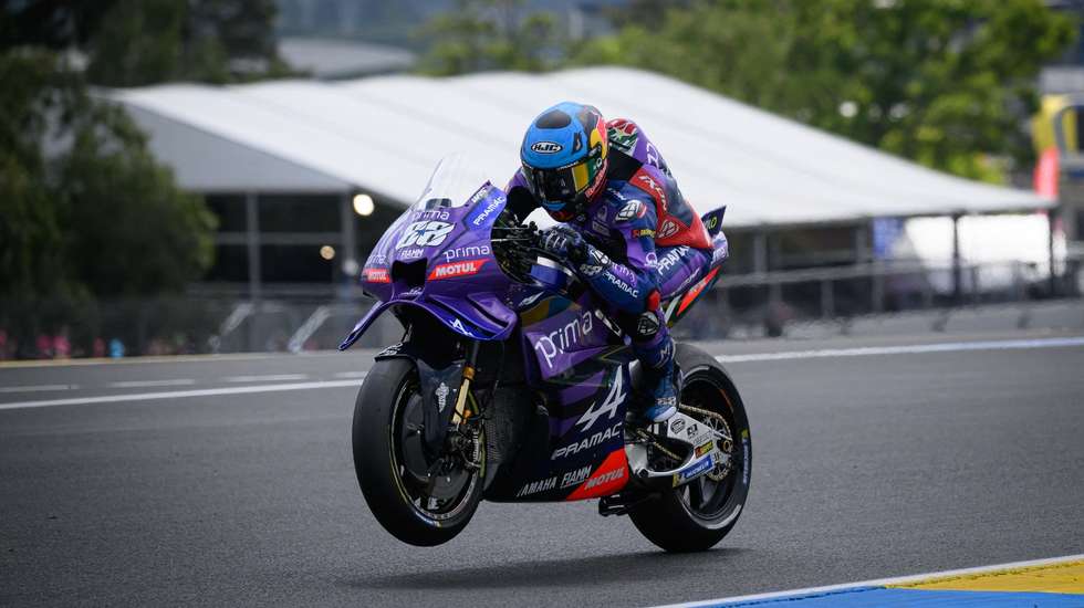 Miguel Oliveira partiu da 20.ª posição, subiu aos pontos, aproveitou trocas de motos para subir a segundo mas acabou por cair quando rodava em sétimo a seis voltas do fim