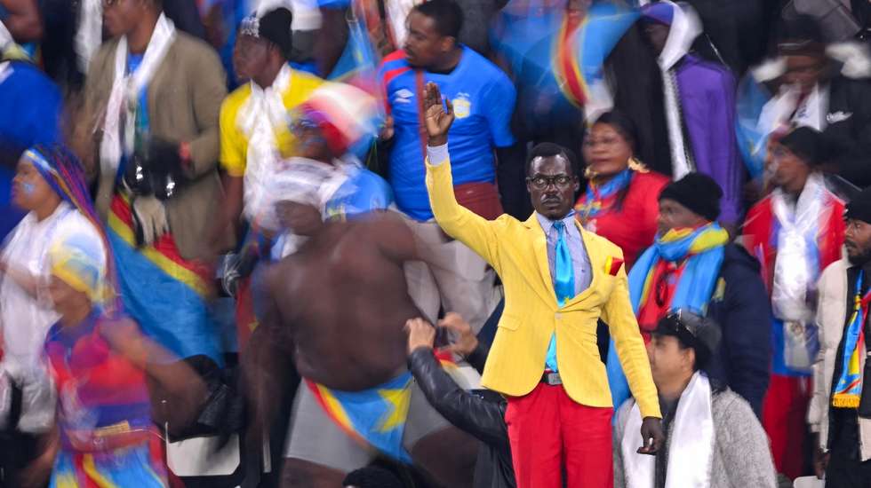 Michel Kuka Mboladinga apoia em forma de "estátua" durante os jogos o Congo desde 2013. Agora, pela primeira vez, verá o seu país no Mundial