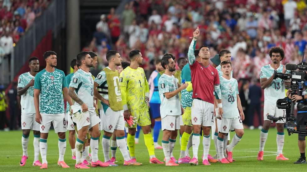Ronaldo vestiu a camisola 21 de Diogo Jota no final e dedicou triunfo ao antigo avançado que morreu há exatamente um ano