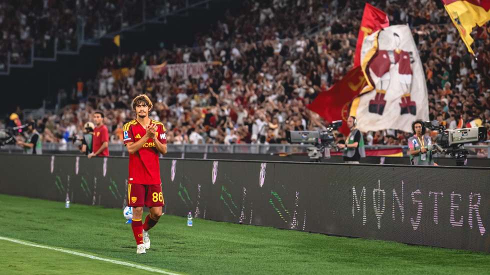 Rodrigo Mora foi titular na estreia pela Roma no Estádio Olímpico e saiu aos 54' na goleada dos giallorossi frente à Fiorentina