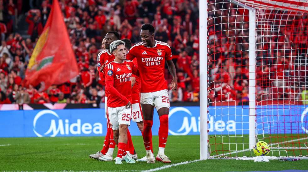 Jhon Durán fechou a goleada do Benfica depois do bis de Lukebakio num encontro em que Prestianni entrou apenas com o jogo "resolvido"