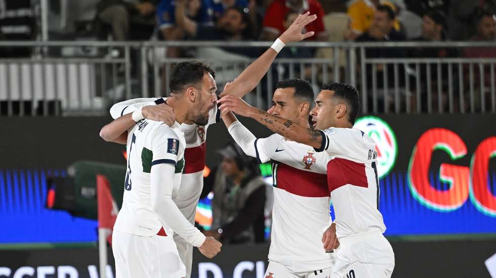 Léo Martins e Jordan fizeram os golos de Portugal no segundo período antes do decisivo bis de Léo a nove segundos do fim