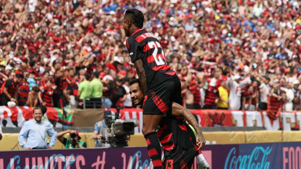Bruno Henrique entrou na segunda parte, marcou o golo do empate, assistiu Danilo para a reviravolta e foi uma das chaves do triunfo do Flamengo