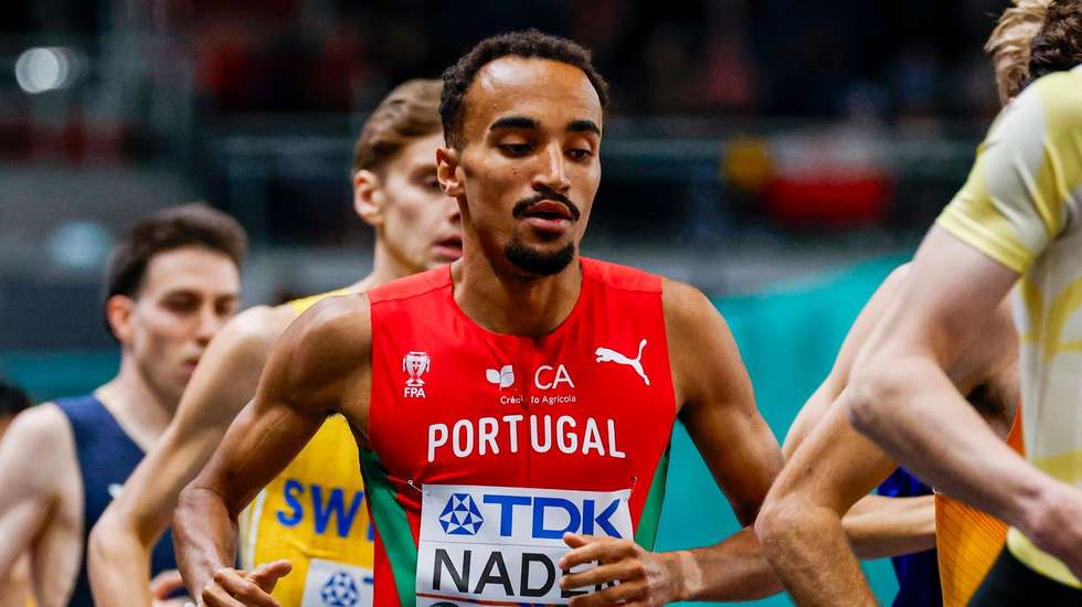 Isaac Nader não conseguiu juntar o título mundial ao Ar Livre com o de Pista Curta mas ganhou a medalha de prata nos 1.500 metros