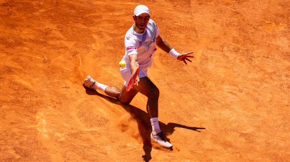 Nuno Borges não conseguiu repetir a presença nos quartos do Millennium Estoril Open como em 2024 e 2025, caindo na segunda ronda frente a Román Andrés Burruchaga em três sets