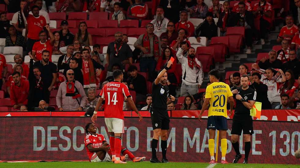 Benfica apontou a mira ao golo do Gil Vicente na Luz, por uma falta sobre António Silva no início do lance, em comparação com golo anulado ao Rio Ave