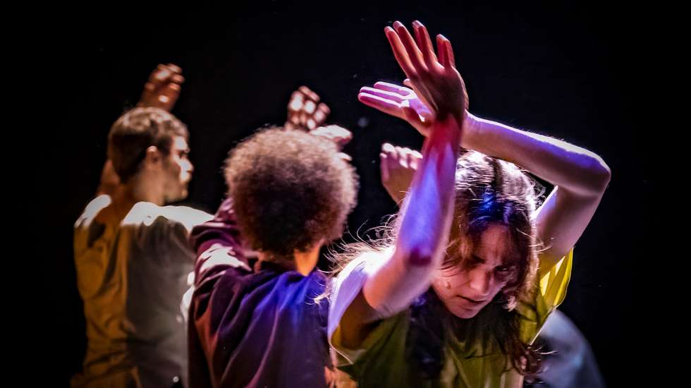 "Noche" vive de uma necessidade imperiosa que Alma Söderberg identificou como “sintonizarmo-nos uns com os outros ainda que de formas diferentes”