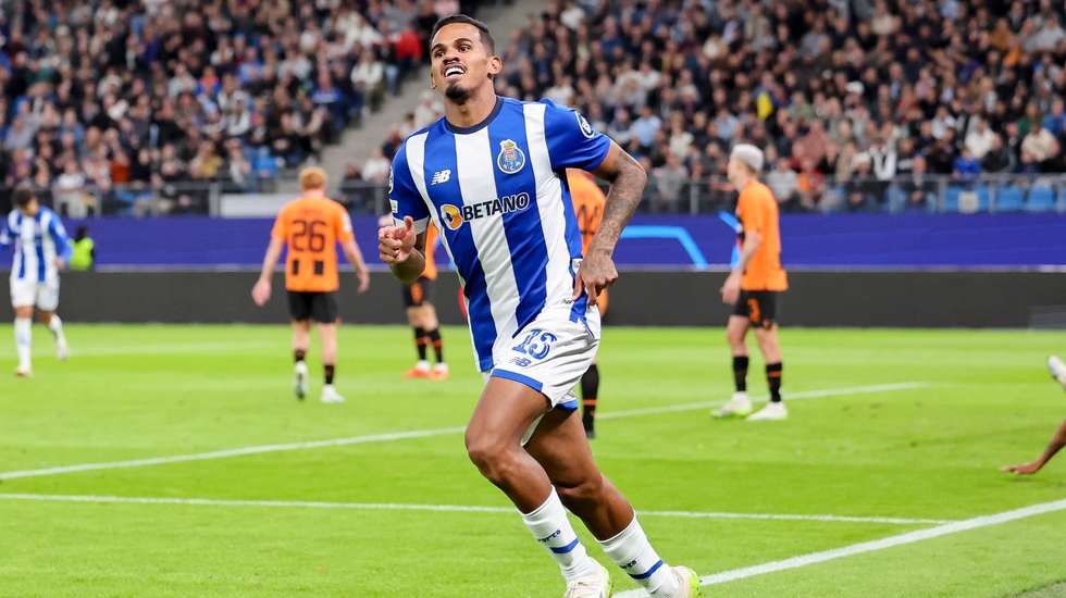 Galeno teve uma das melhores exibições desde que regressou ao FC Porto, marcando dois golos e fazendo uma assistência nos 45 minutos iniciais