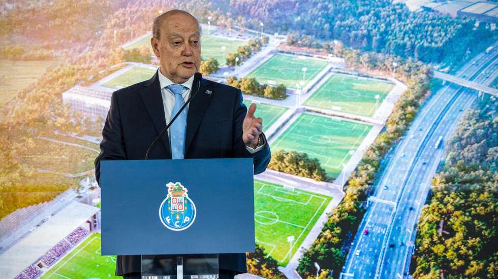 Pinto da Costa voltou a falar da Academia da Maia como a melhor do país entre críticas ao facto de Villas-Boas ter apresentado em Lisboa o seu projeto de Academia em Gaia