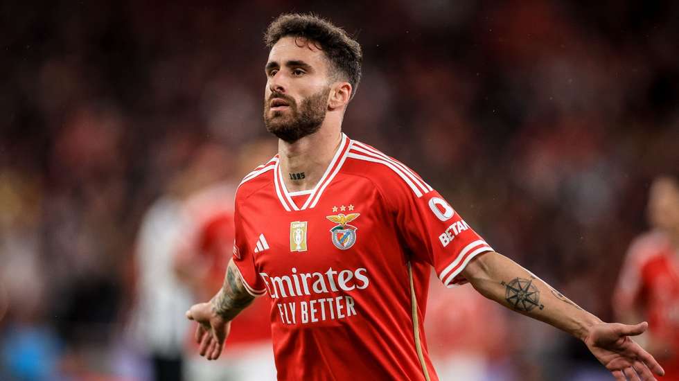 O jogador de 31 anos estava há oito temporadas na Luz