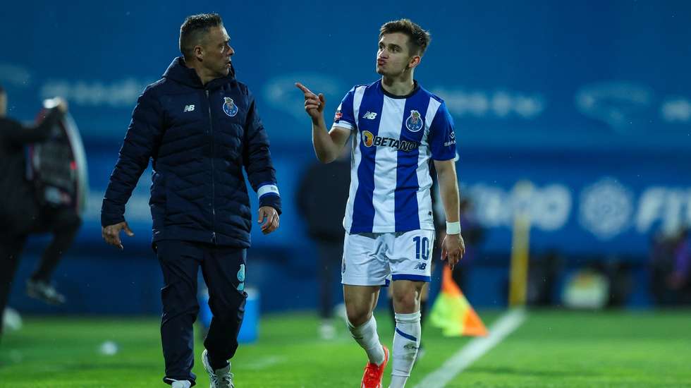 Francisco Conceição foi expulso nos minutos finais do encontro do FC Porto no Estoril, que terminou com a vitória da equipa da Linha por 1-0