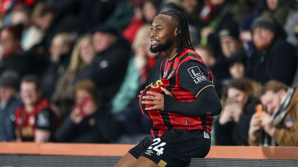 Antoine Semenyo leva dez golos e três assistências na primeira metade da Premier League de 2025/26, depois dos 13 golos e seis assistências em 42 jogos na última época