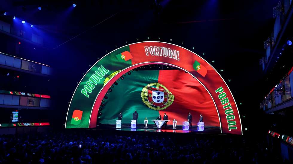 Tom Brady, antiga lenda da NFL, tirou a bola de Portugal no pote 1 do sorteio, colocando a Seleção no grupo K