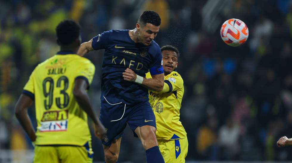 Ronaldo fechou a goleada do Al Nassr frente ao Al Taawon com um golo de cabeça nos descontos após cruzamento de Fofana