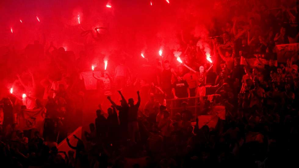 Adeptos do Benfica marcaram presença em força no Dragão para apoiarem a equipa no clássico que terminou sem golos