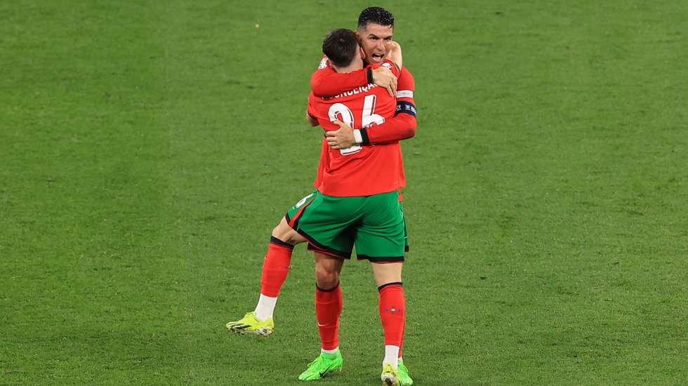 Ronaldo não conseguiu marcar frente à Rep. Checa mas fez a festa com Francisco Conceição após a vitória nos descontos na estreia no Euro-2024