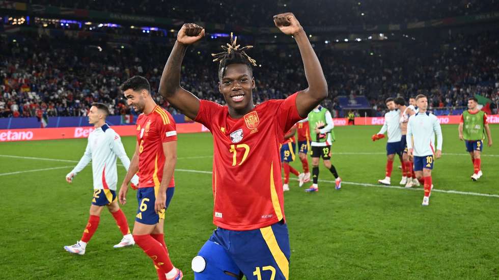 Nico Williams foi o melhor da Espanha no triunfo com a Itália e recebeu no final o prémio de MVP do jogo