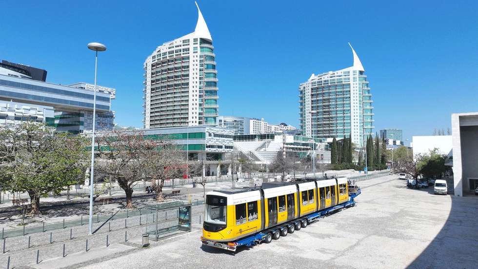 O traçado de referência da linha 16E tem início na Praça de Santa Apolónia, passa pela Alameda dos Oceanos, onde "cada via do elétrico ocupará uma das faixas rodoviárias atualmente existentes", e termina na interface de transportes de Sacavém