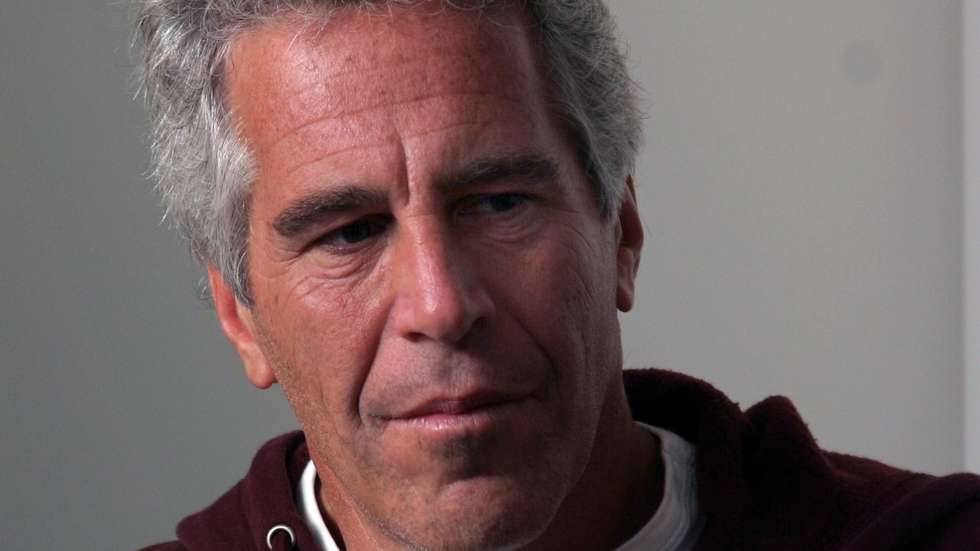 Jeffrey Epstein foi acusado de tráfico sexual de menores. Foi detido em julho de 2019 e, nesse ano, suicidou-se na prisão