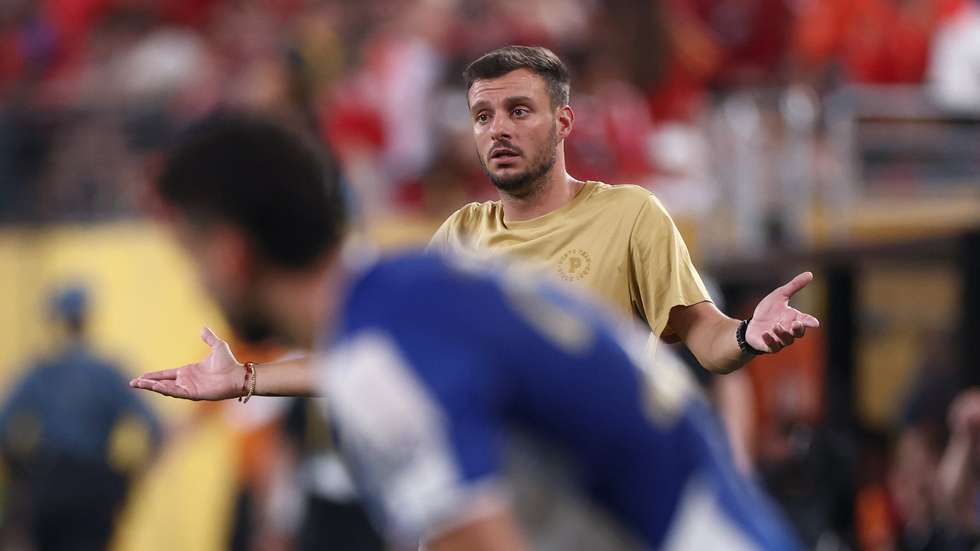 Martín Anselmi terminou temporada no terceiro lugar da Liga e não foi além de dois empates e uma derrota no Mundial de Clubes