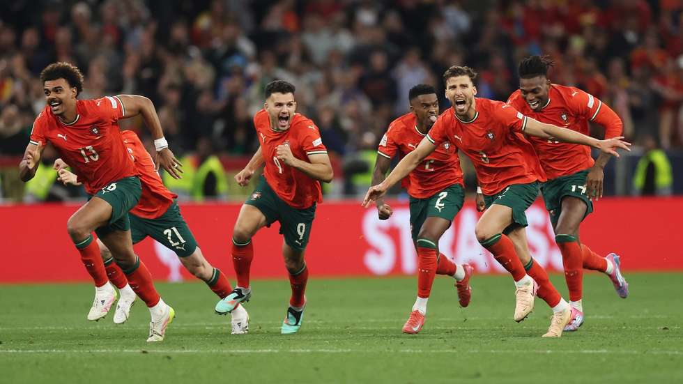 Diogo Costa travou a quarta tentativa espanhola de Morata, Rúben Neves fez o 5-3 e Portugal festejou a conquista da segunda Liga das Nações da história