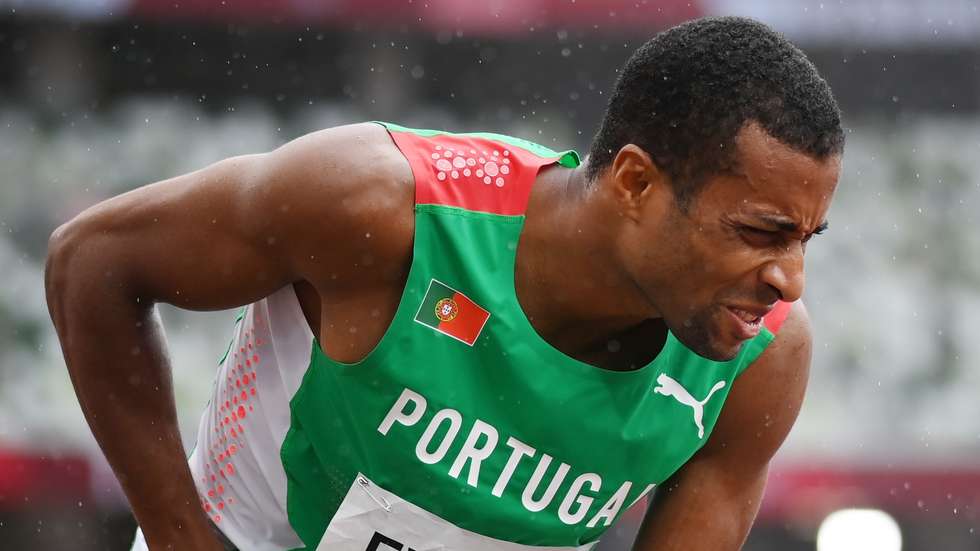 Nelson Évora sentiu um problema na virilha logo no primeiro salto que condicionou o resto de uma qualificação feita em sacrifício para não desistir