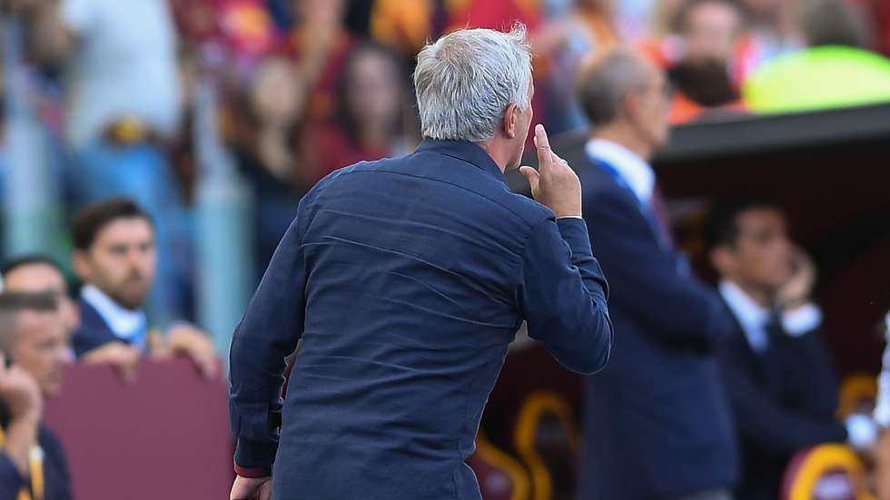 José Mourinho foi expulso nos descontos da vitória com o Monza, decidida com um golo de El Shaarawy em cima do minuto 90