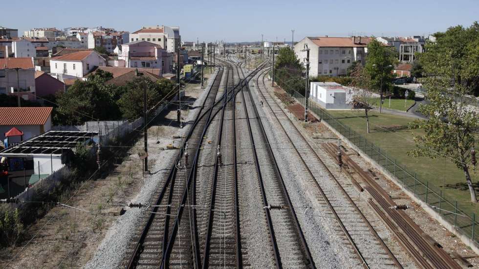 Estação Ferroviária e linha do Norte no Entroncamento