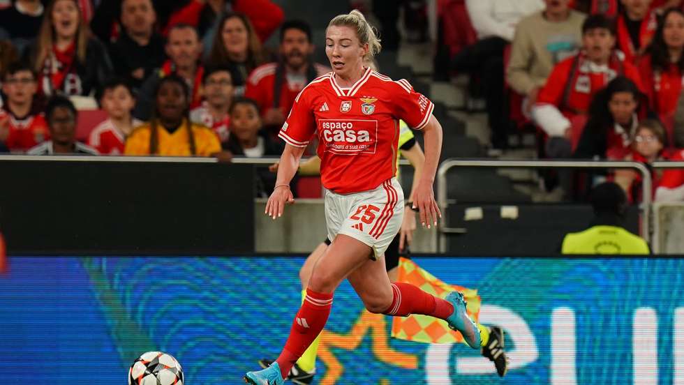 Chandra Davidson, jogadora contratada pelo Benfica ao Fortuna Sittard a meio da época, entrou e decidiu o encontro frente ao Sporting, por onde passou dois anos, na primeira vez que tocou na bola