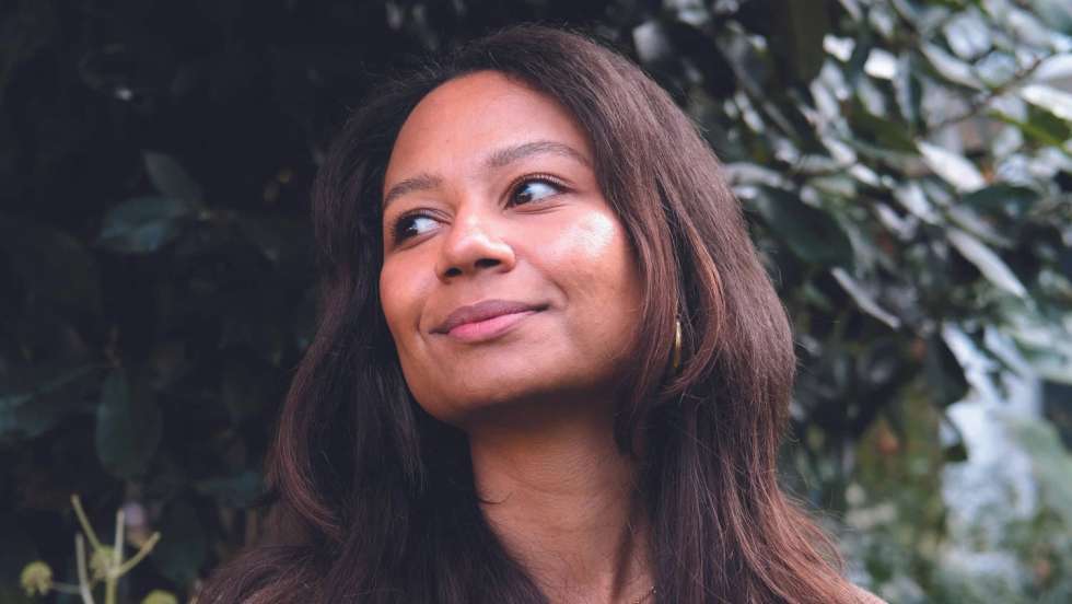 Literariamente ambicioso, "Hipócrita" mostra que a autora não brinca em serviço: além da ambição formal, ainda consegue uma prosa intensa e cristalina no mesmo movimento.
