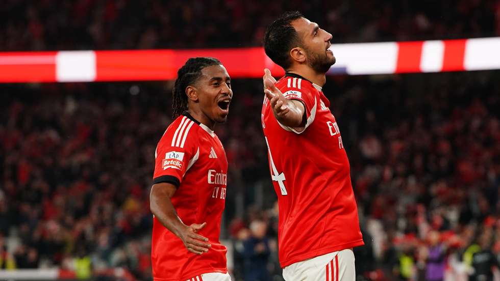 Pavlidis inaugurou o marcador de penálti, bisou num grande chapéu a Joel Robles e fechou o triunfo do Benfica frente ao Estoril com um hat-trick na pequena área