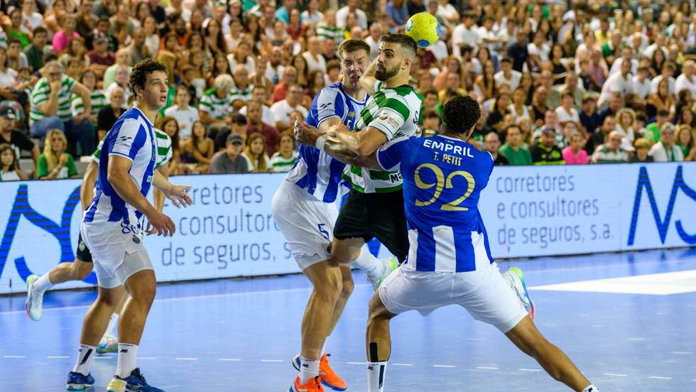Martim Costa marcou sete golos na segunda vitória do Sporting em clássicos esta temporada, desta vez no Campeonato