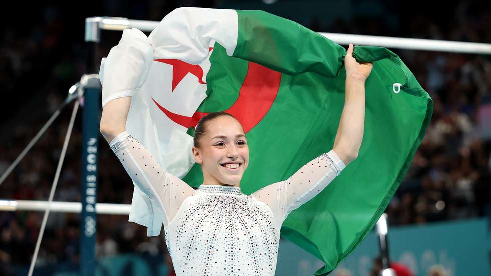 Kaylia Nemour venceu o concurso com a pontuação de 15.700, sagrando-se campeã olímpica das paralelas assimétricas depois do quinto lugar no all-around