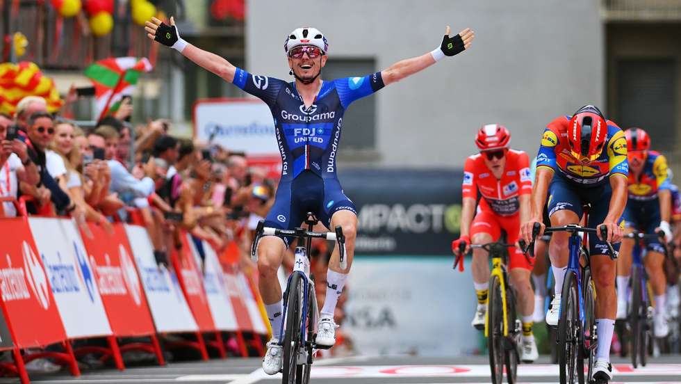 David Gaudu conseguiu bater Mads Pedersen ao sprint em Ceres, Vingegaard segurou liderança pela bonificação de quatro segundos pelo terceiro lugar
