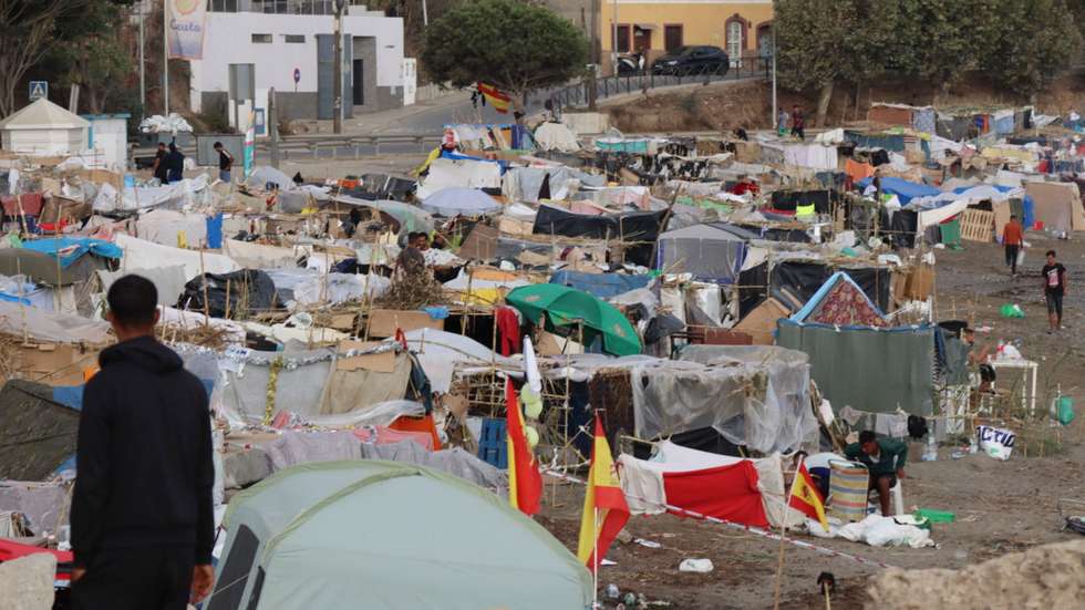 epa13216494 A migrant looks at makeshift tents erected by migrants along Trampolin Beach in Ceuta, Spain, 06 September 2026. Ceuta President Juan Jesus Vivas is expected to meet European Commissioners Magnus Brunner and Dubravka Suica and European Parliament President Roberta Metsola in Brussels on 08 September to discuss the migration crisis. Thousands of people crossed from Morocco into the Spanish North African enclave in late July 2026.  EPA/REDUAN