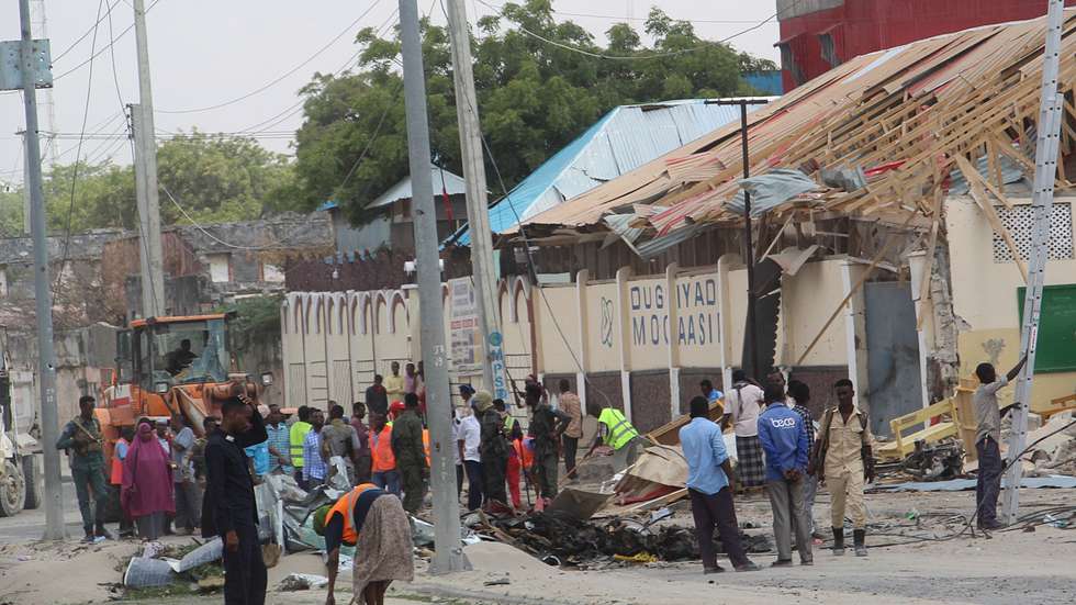 epa09602036 General view at the scene of a car bomb blast in Mogadishu, Somalia, 25 November 2021. According to Somalia Police officials, an explosion occurred near a school, killing at least eight people during rush hour. Radical Islamist group Al-Shabab has claimed responsibility for the blast. According to the police 17 people have been injured, including 13 children.  EPA/SAID YUSUF WARSAME