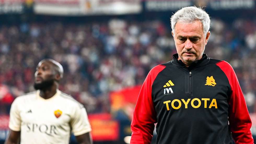 Mourinho e os jogadores ouviram no final a insatisfação dos adeptos romanos pelo mau arranque de temporada na Serie A